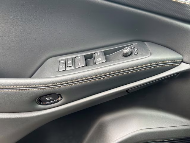 2026 Diamond Black Crystal Pearlcoat Jeep Cherokee Limited 4X4 SUV