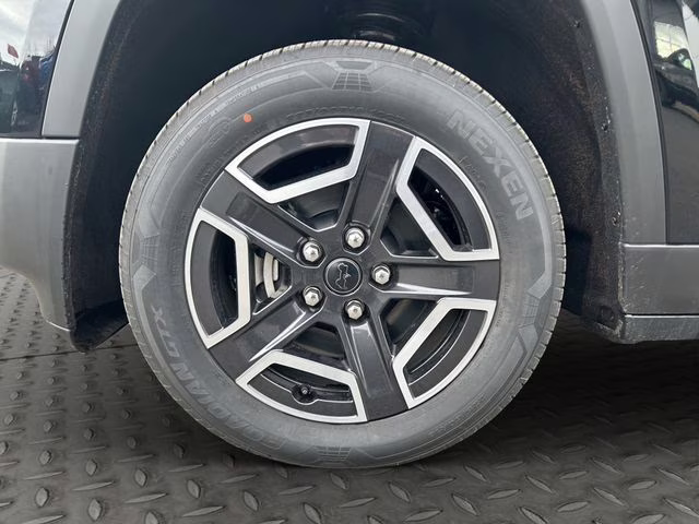 2026 Diamond Black Crystal Pearlcoat Jeep Cherokee Limited 4X4 SUV