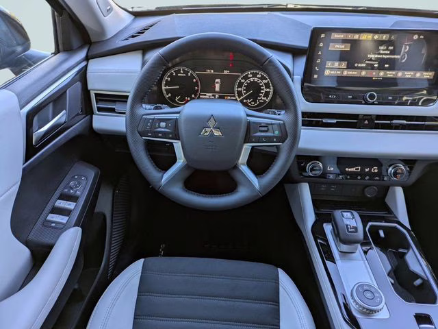 2026 Black Diamond Mitsubishi Outlander SE FWD SUV