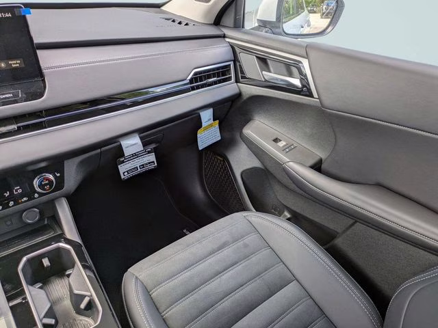 2026 White Diamond Mitsubishi Outlander SE FWD SUV