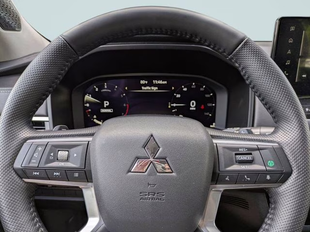 2026 White Diamond Mitsubishi Outlander SE FWD SUV