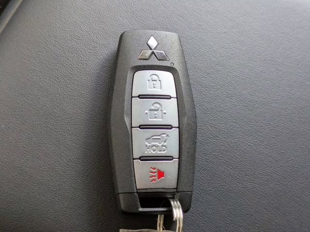 2026 White Diamond Mitsubishi Outlander SE FWD SUV