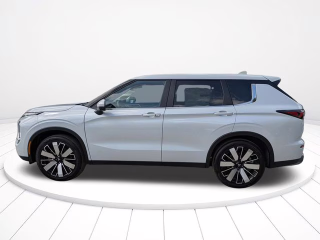 2026 White Diamond Mitsubishi Outlander SE FWD SUV