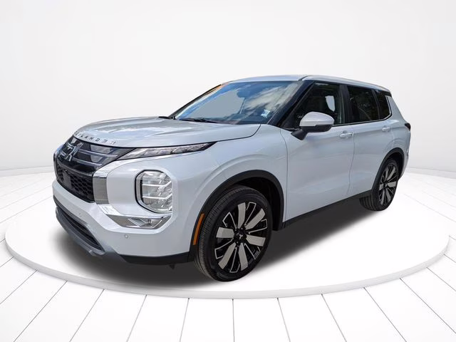 2026 White Diamond Mitsubishi Outlander SE FWD SUV