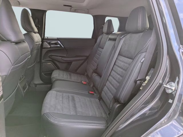 2026 Graphite Gray Mitsubishi Outlander SE FWD SUV