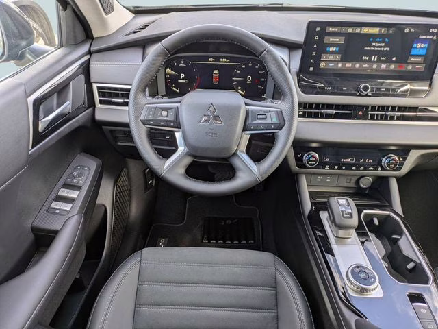 2026 Graphite Gray Mitsubishi Outlander SE FWD SUV