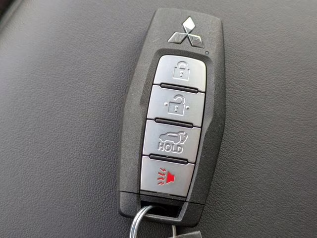 2026 Graphite Gray Mitsubishi Outlander SE FWD SUV