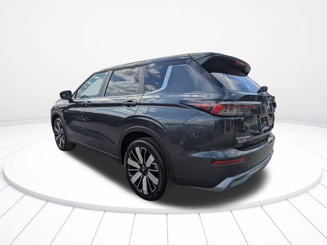 2026 Graphite Gray Mitsubishi Outlander SE FWD SUV