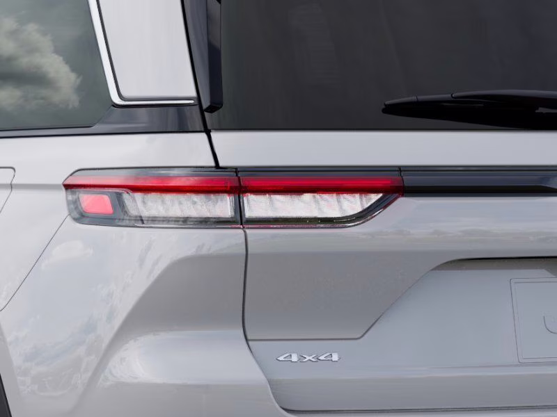 2025 Bright White Clearcoat Jeep Grand Cherokee Laredo 4X4 SUV