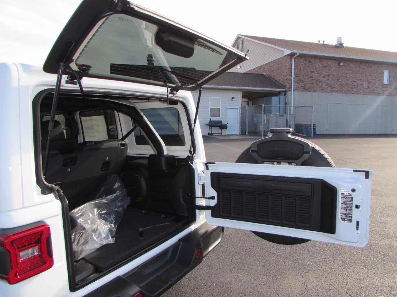 2026 Bright White Clearcoat Jeep Wrangler Sahara 4X4 SUV