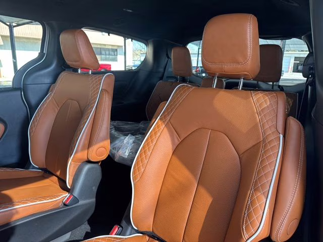 2026 Silver Mist Clearcoat Chrysler Pacifica Pinnacle FWD Van