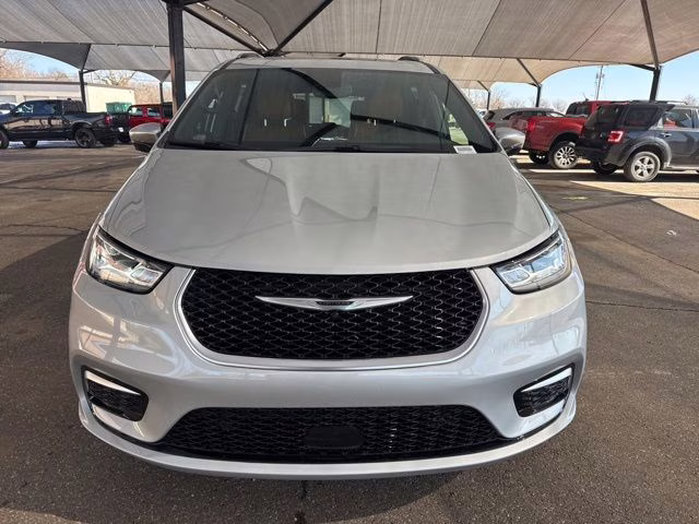2026 Silver Mist Clearcoat Chrysler Pacifica Pinnacle FWD Van