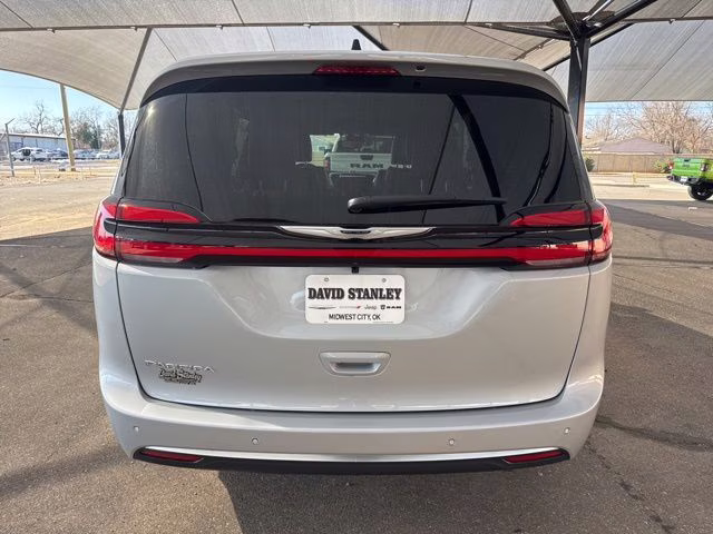 2026 Silver Mist Clearcoat Chrysler Pacifica Pinnacle FWD Van