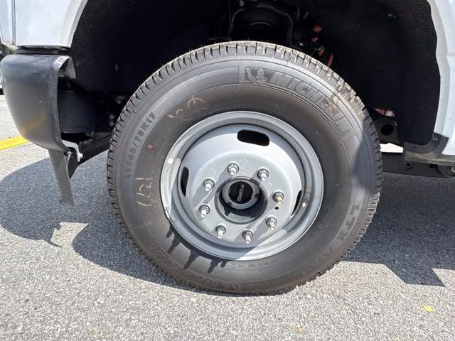 2026 Oxford White Ford Super Duty F-350 DRW XL 4X4 Chassis
