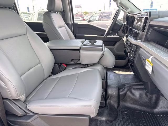2026 Oxford White Ford Super Duty F-350 DRW XL 4X4 Chassis