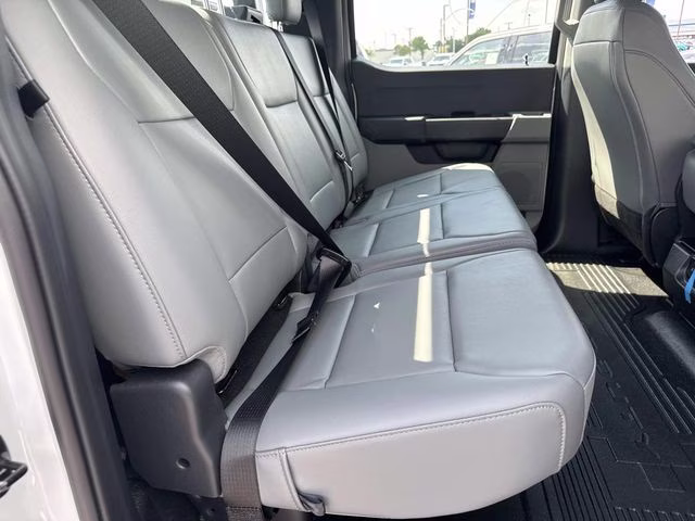 2026 Oxford White Ford Super Duty F-350 DRW XL 4X4 Chassis