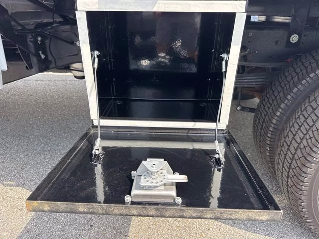 2026 Oxford White Ford Super Duty F-350 DRW XL 4X4 Chassis