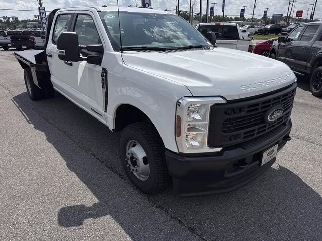 2026 Oxford White Ford Super Duty F-350 DRW XL 4X4 Chassis