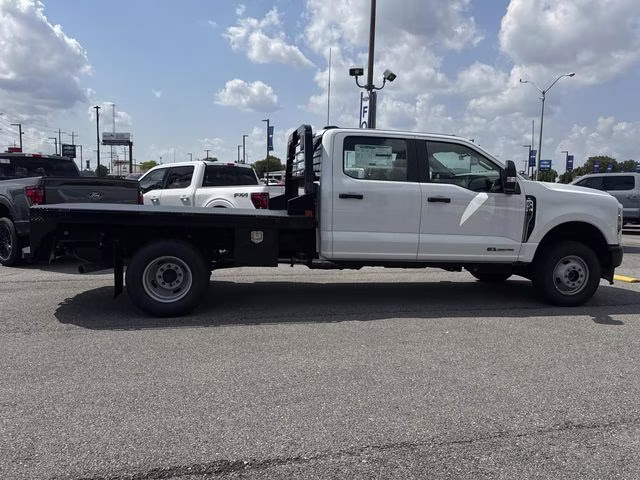 2026 Oxford White Ford Super Duty F-350 DRW XL 4X4 Chassis