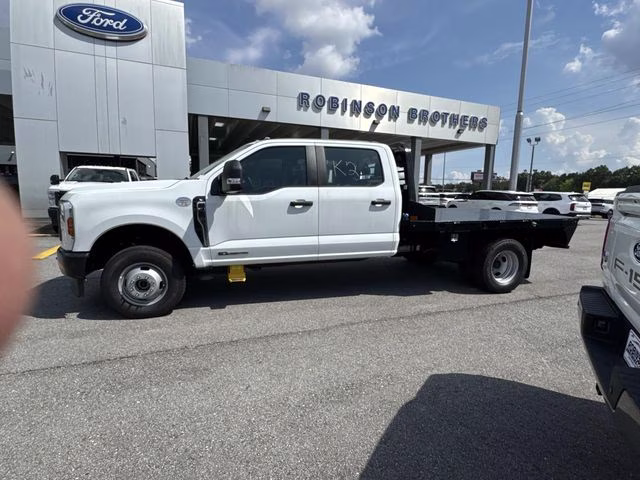 2026 Oxford White Ford Super Duty F-350 DRW XL 4X4 Chassis