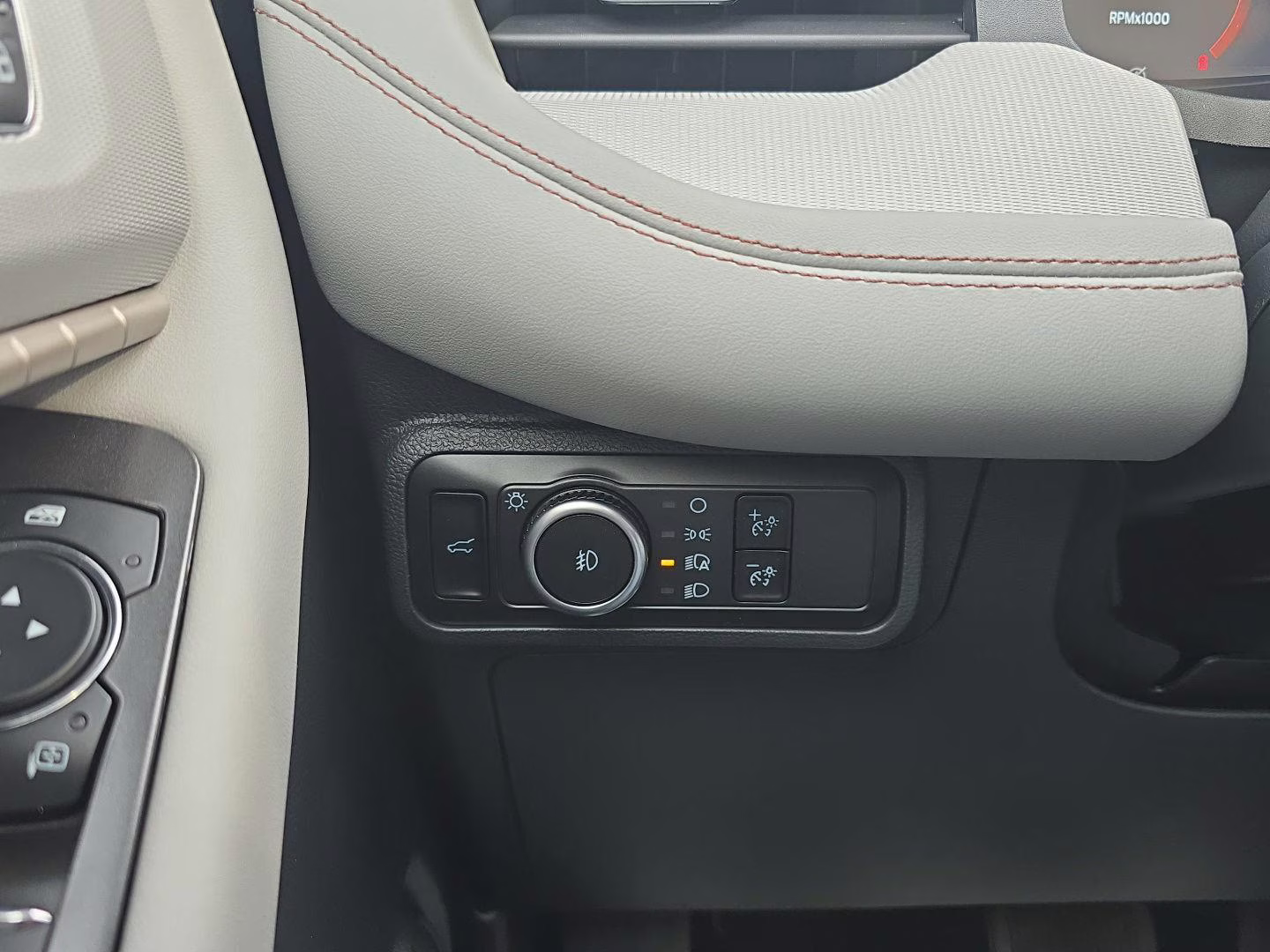 2026 Star White Metallic Tri-Coat Ford Explorer Active 4X4 SUV