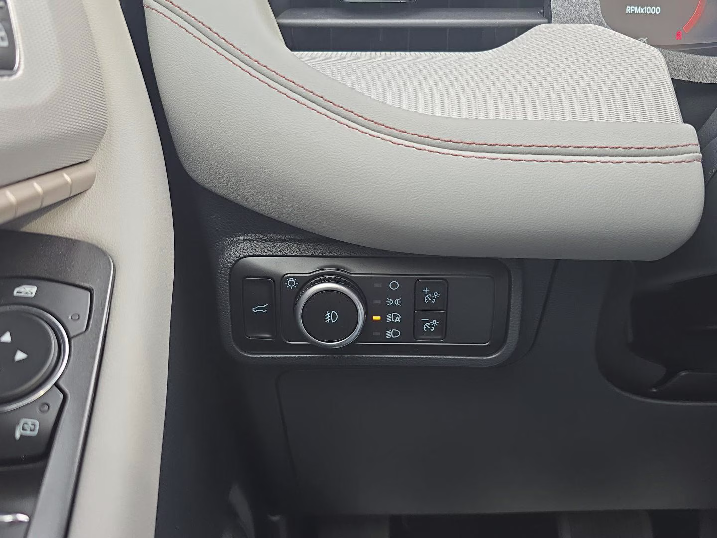 2026 Star White Metallic Tri-Coat Ford Explorer Active 4X4 SUV
