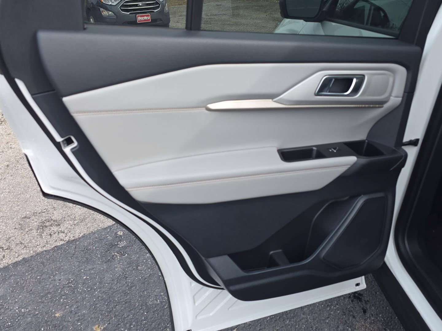 2026 Star White Metallic Tri-Coat Ford Explorer Active 4X4 SUV