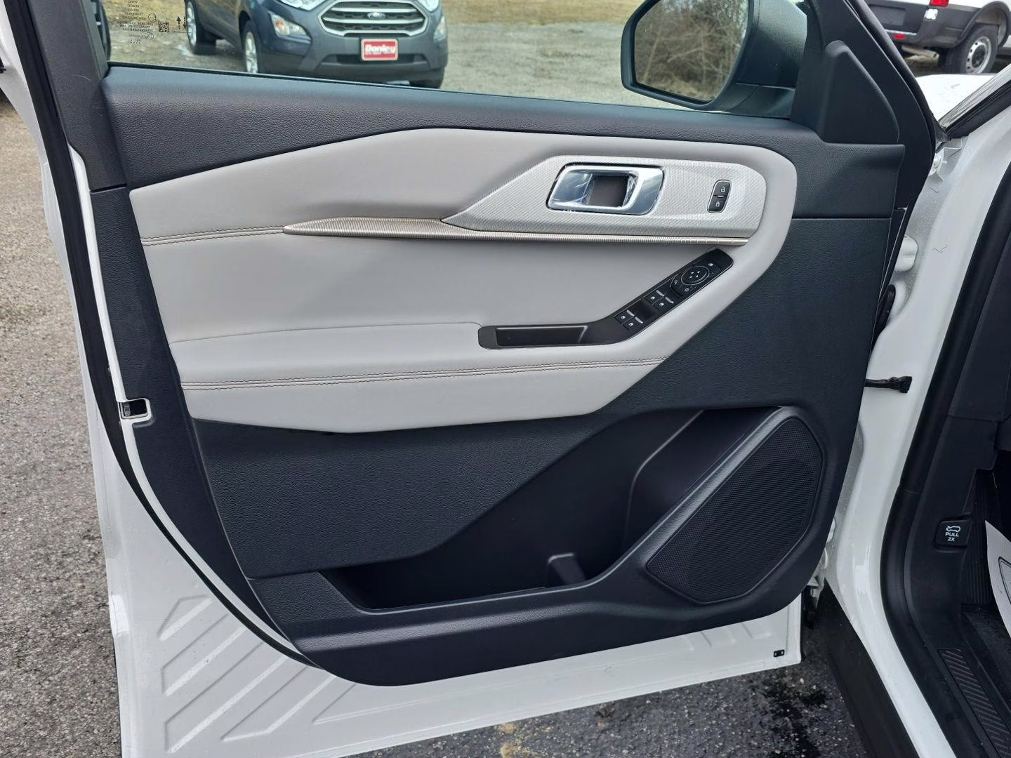 2026 Star White Metallic Tri-Coat Ford Explorer Active 4X4 SUV