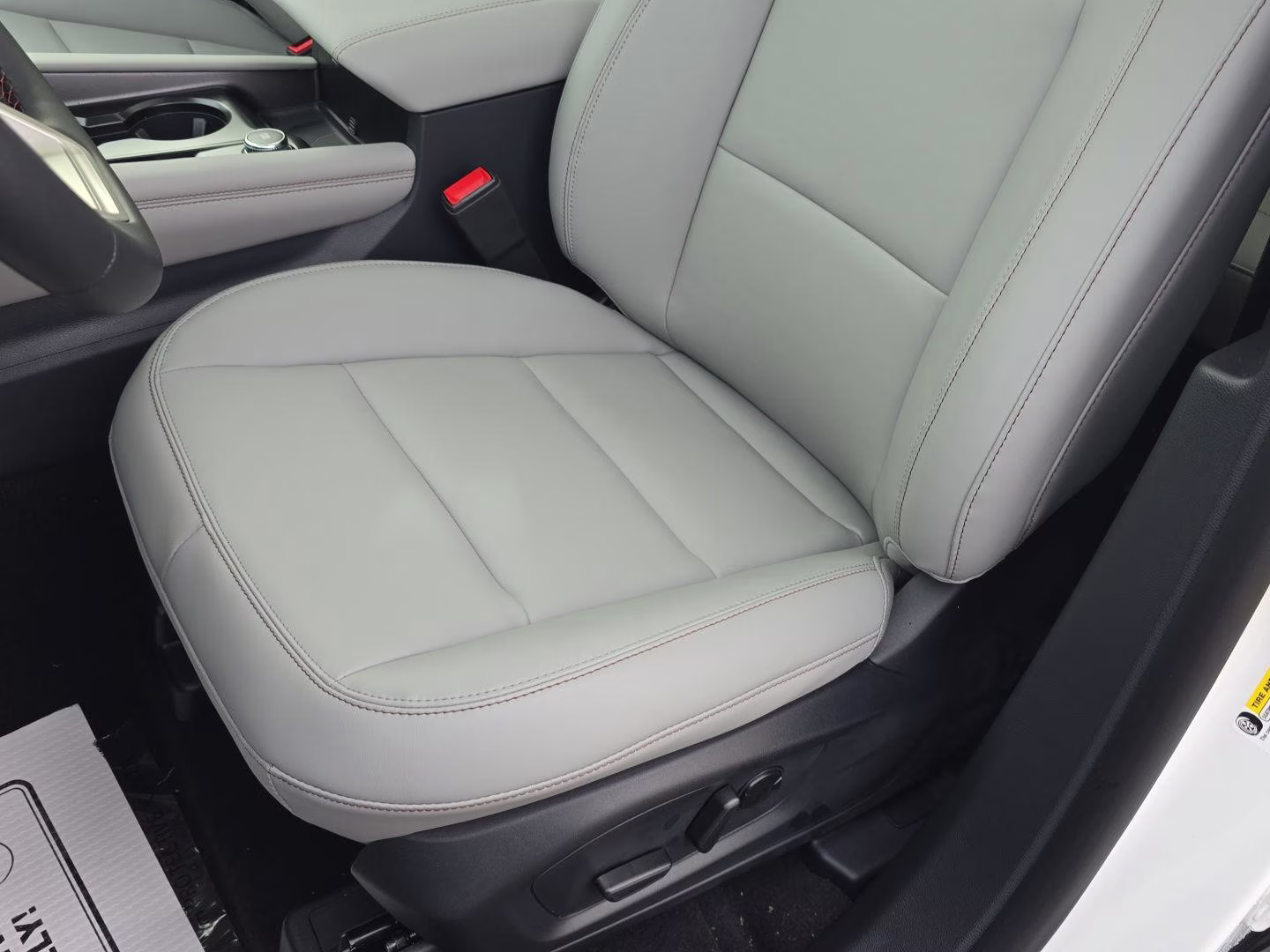 2026 Star White Metallic Tri-Coat Ford Explorer Active 4X4 SUV