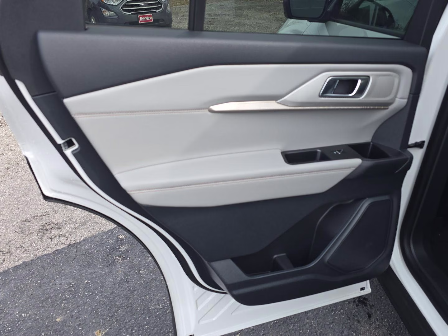 2026 Star White Metallic Tri-Coat Ford Explorer Active 4X4 SUV