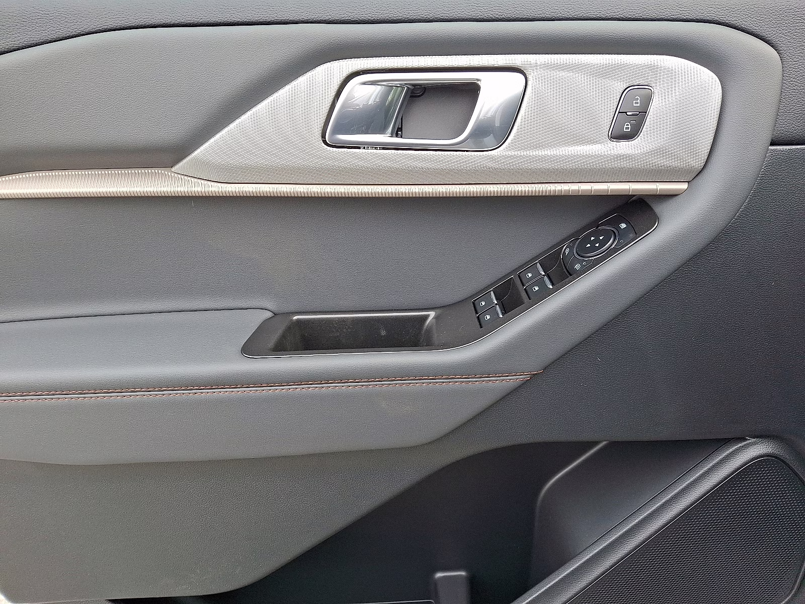 2026 Space White Metallic - A3 Ford Explorer Active 4X4