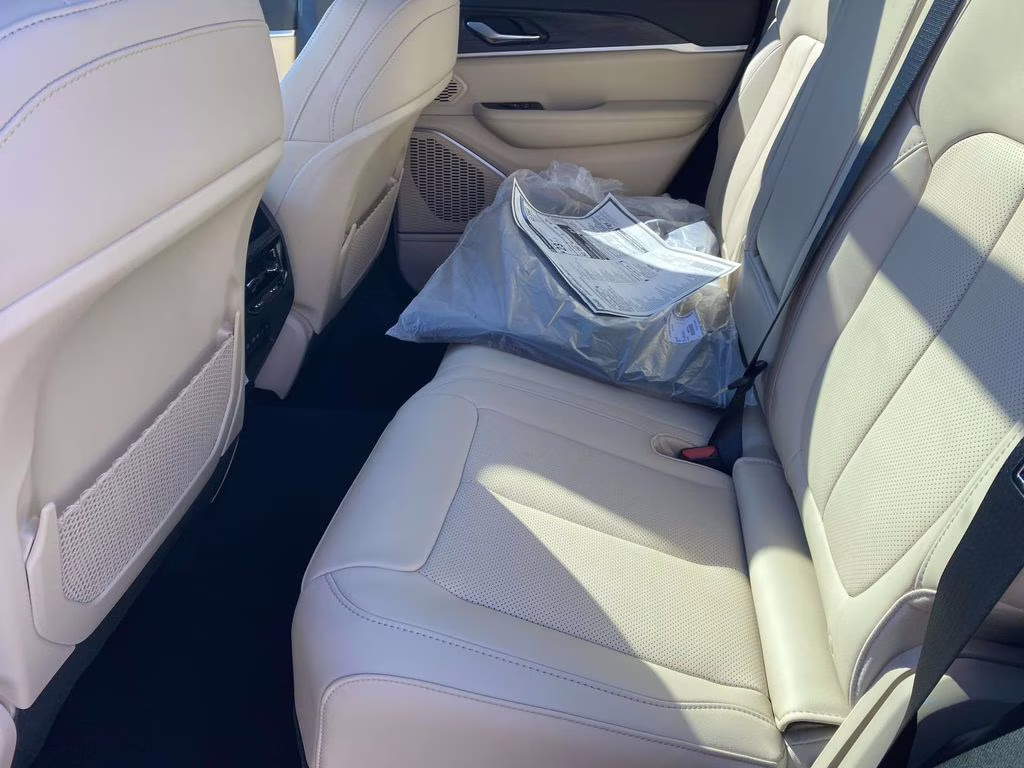 2026 Bright White Clearcoat Jeep Grand Cherokee Limited RWD SUV