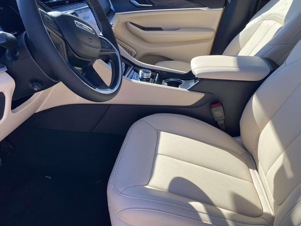 2026 Bright White Clearcoat Jeep Grand Cherokee Limited RWD SUV