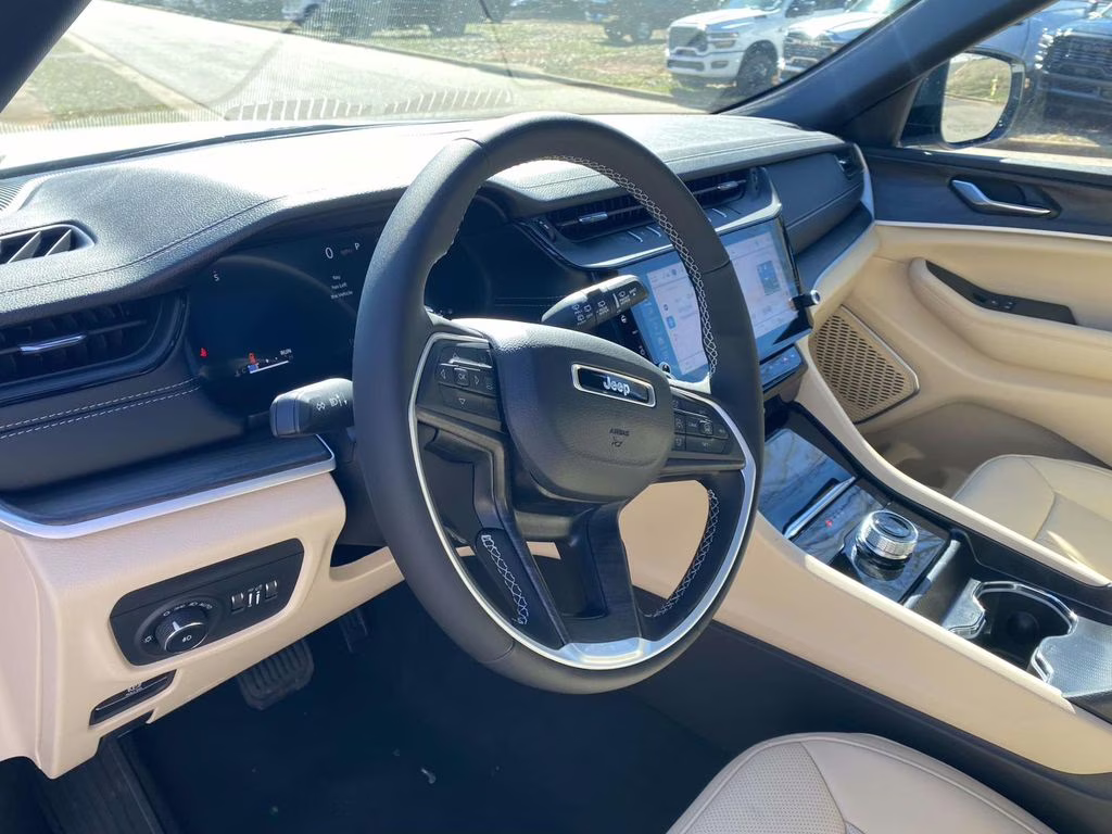 2026 Bright White Clearcoat Jeep Grand Cherokee Limited RWD SUV