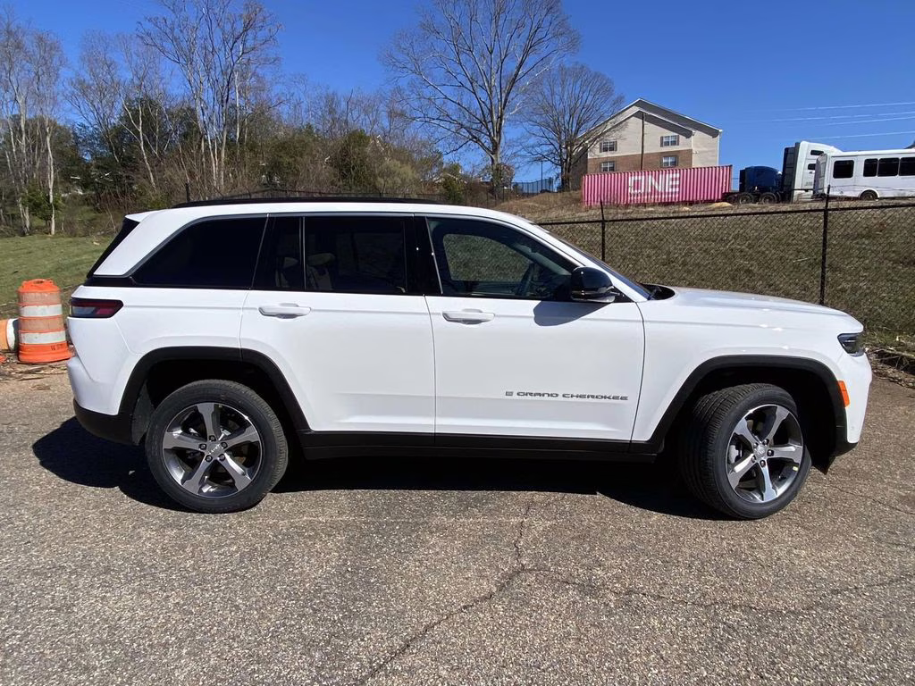 2026 Bright White Clearcoat Jeep Grand Cherokee Limited RWD SUV