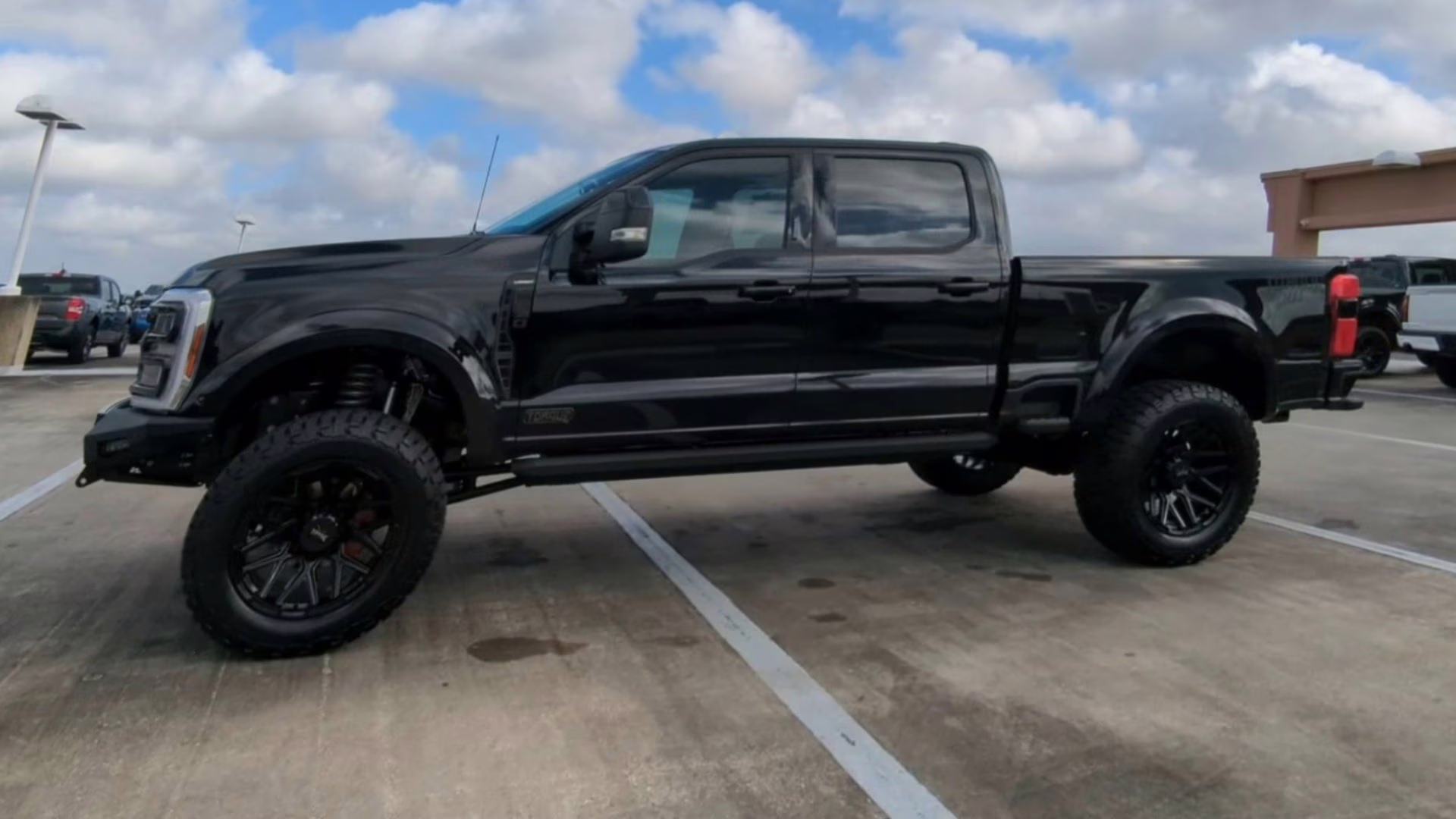 2026 Agate Black Metallic Ford Super Duty F-250 SRW LARIAT Crew Cab Pickup 4X4 Truck