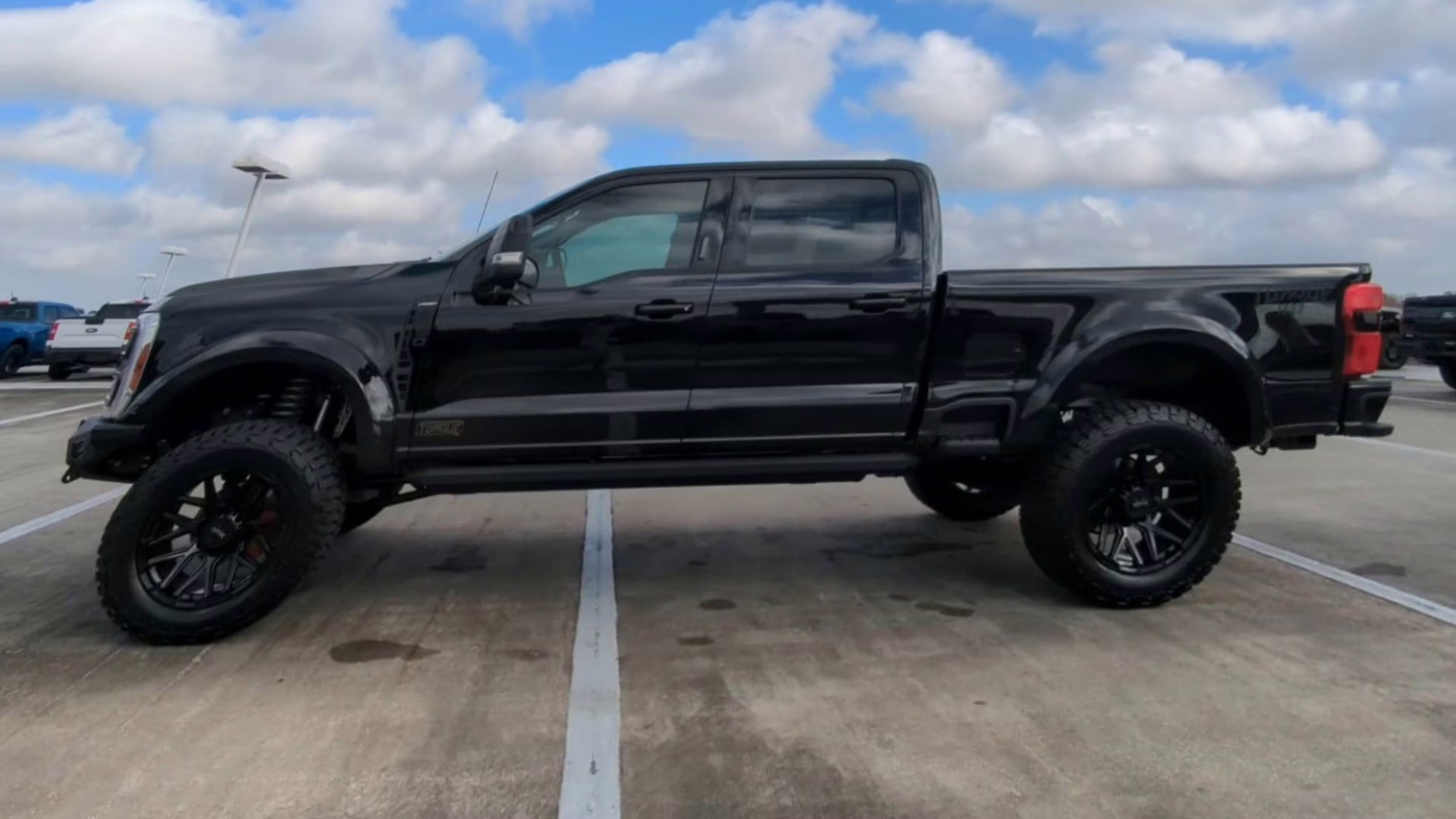 2026 Agate Black Metallic Ford Super Duty F-250 SRW LARIAT Crew Cab Pickup 4X4 Truck