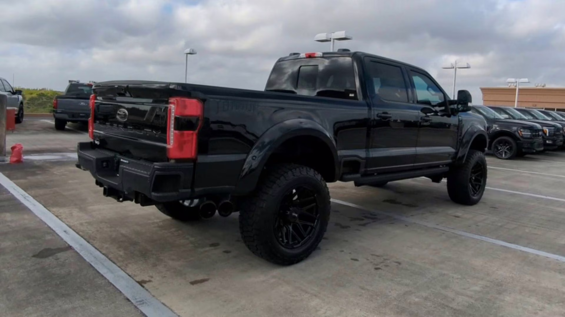 2026 Agate Black Metallic Ford Super Duty F-250 SRW LARIAT Crew Cab Pickup 4X4 Truck