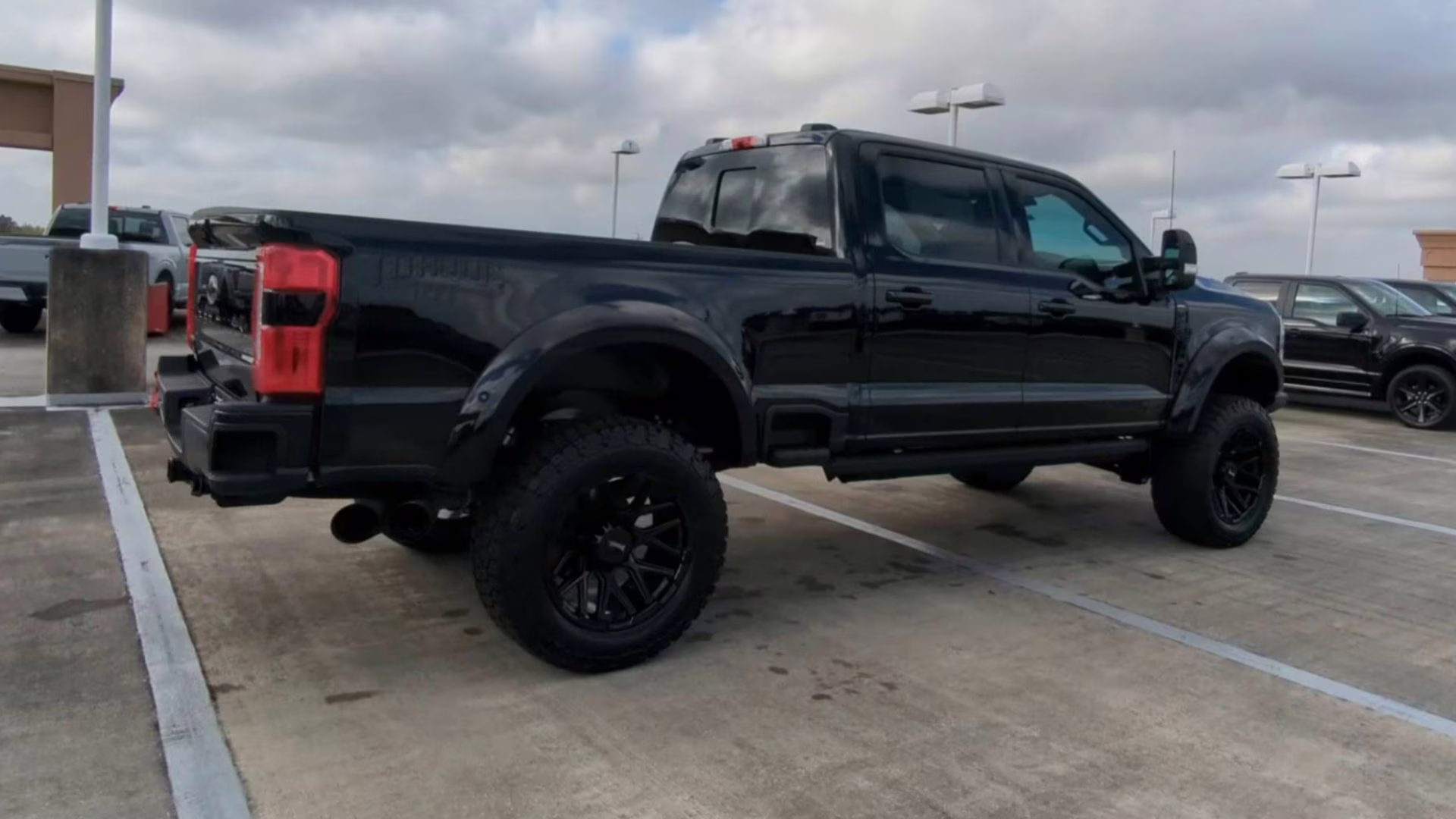 2026 Agate Black Metallic Ford Super Duty F-250 SRW LARIAT Crew Cab Pickup 4X4 Truck