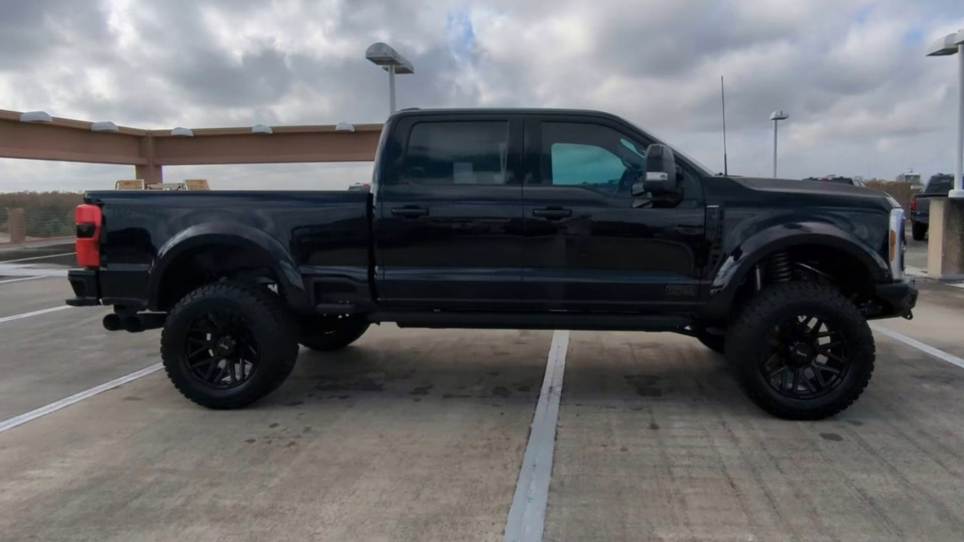 2026 Agate Black Metallic Ford Super Duty F-250 SRW LARIAT Crew Cab Pickup 4X4 Truck