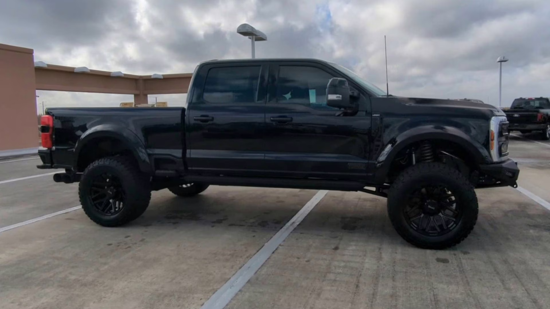 2026 Agate Black Metallic Ford Super Duty F-250 SRW LARIAT Crew Cab Pickup 4X4 Truck