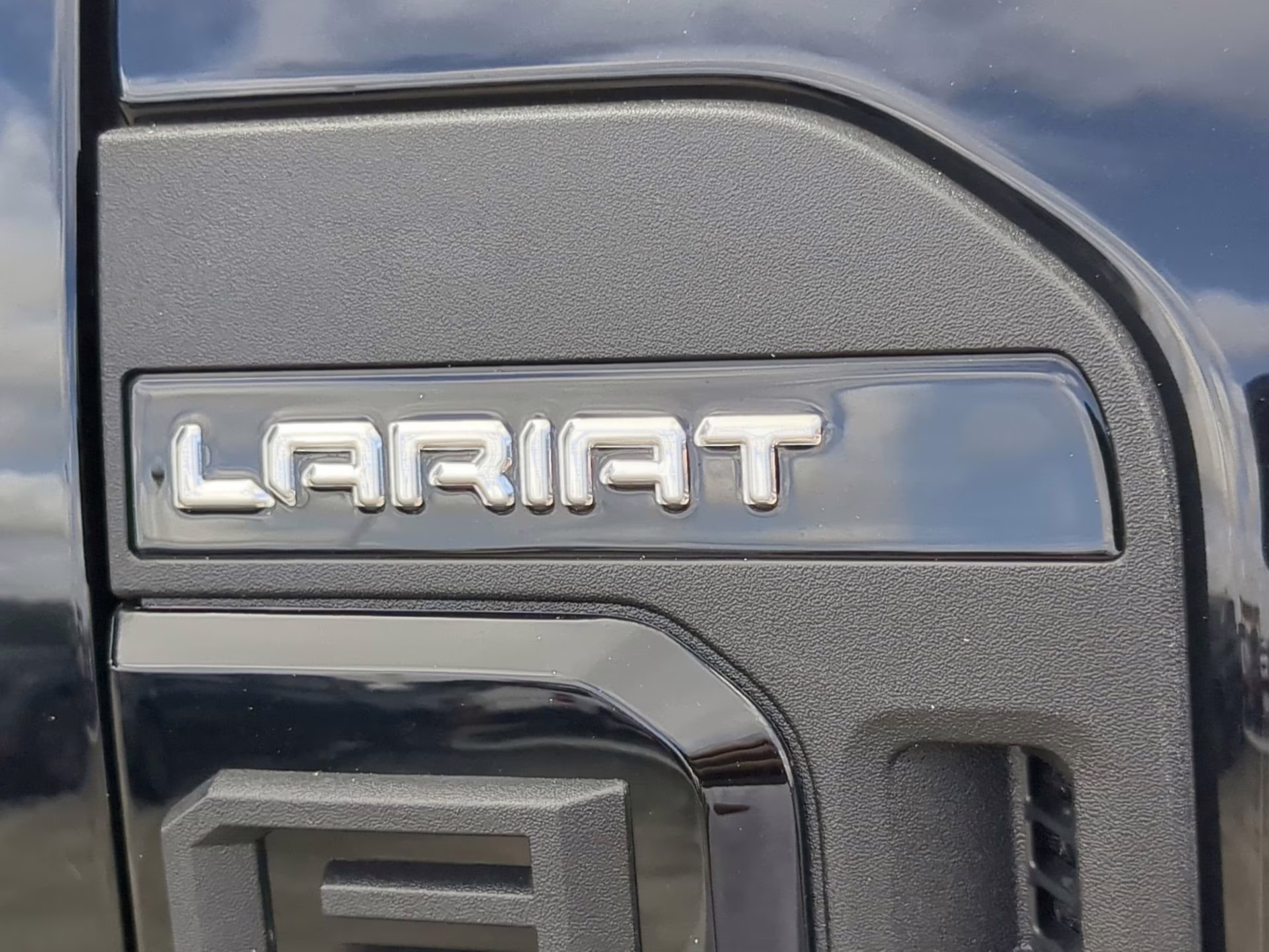 2026 Agate Black Metallic Ford Super Duty F-250 SRW LARIAT Crew Cab Pickup 4X4 Truck