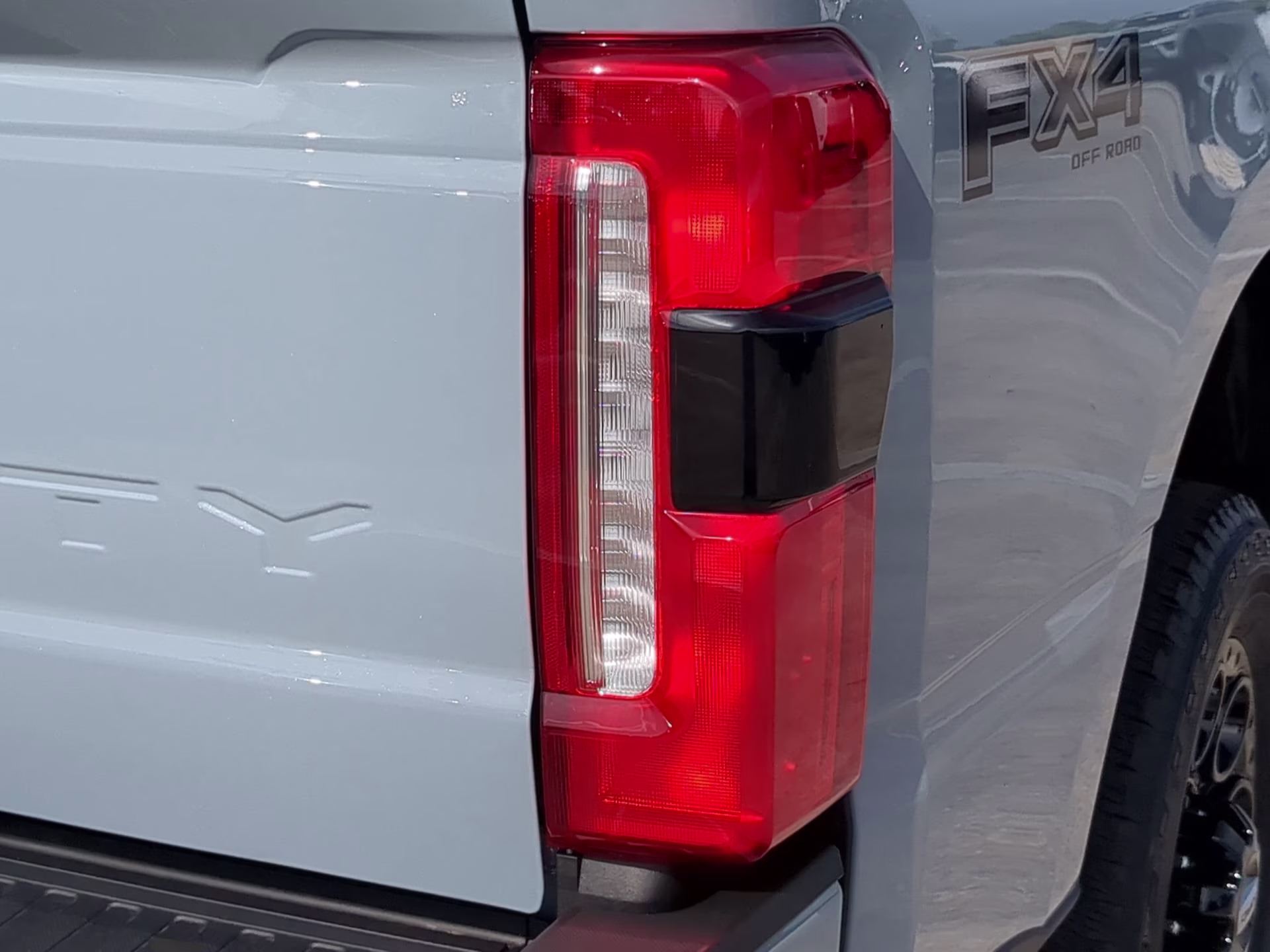 2026 Glacier Gray Metallic Tri-Coat Ford Super Duty F-250 SRW LARIAT Crew Cab Pickup 4X4 Truck