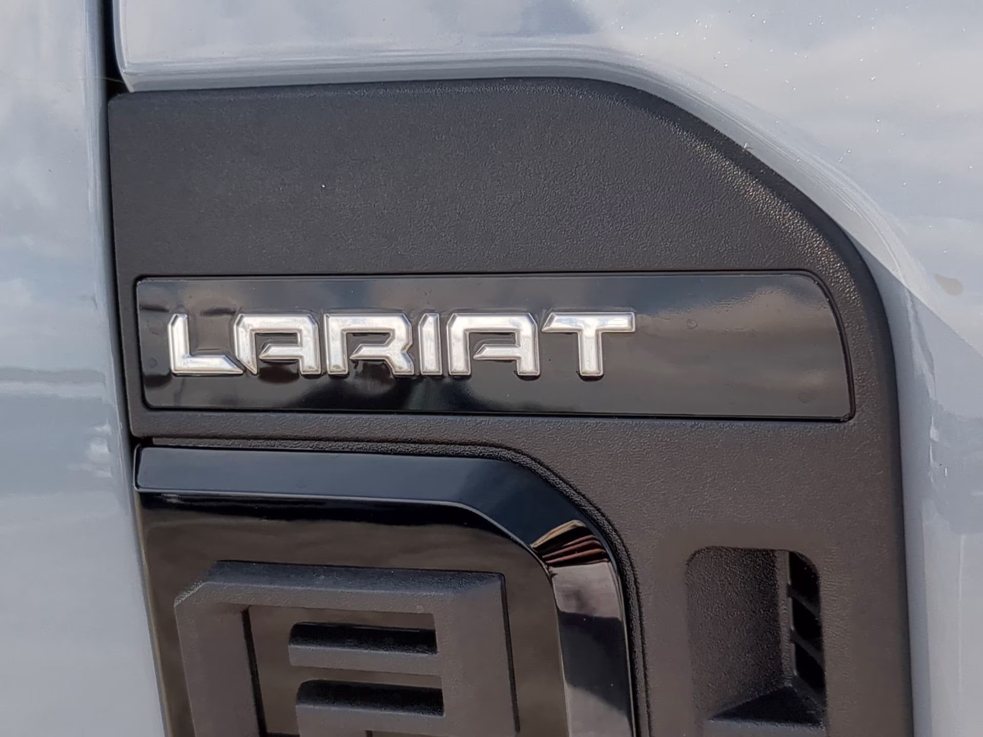2026 Glacier Gray Metallic Tri-Coat Ford Super Duty F-250 SRW LARIAT Crew Cab Pickup 4X4 Truck
