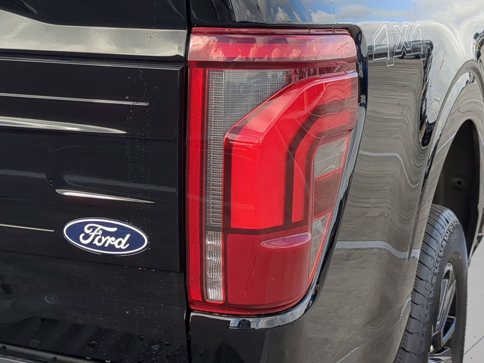 2026 Agate Black Metallic Ford F-150 Platinum Crew Cab Pickup 4X4 Truck