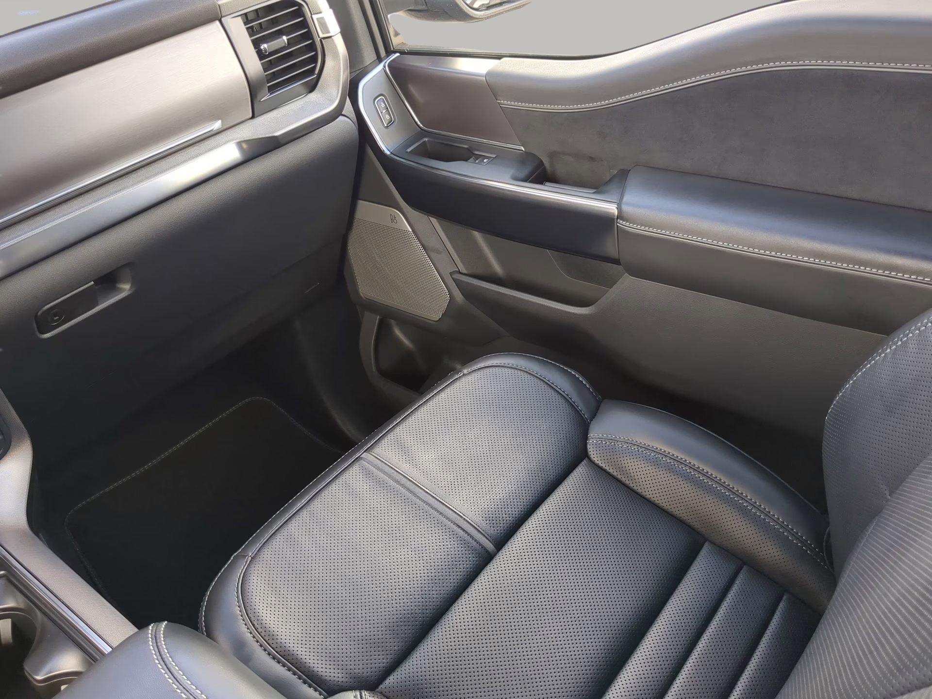 2026 Agate Black Metallic Ford F-150 Platinum Crew Cab Pickup 4X4 Truck