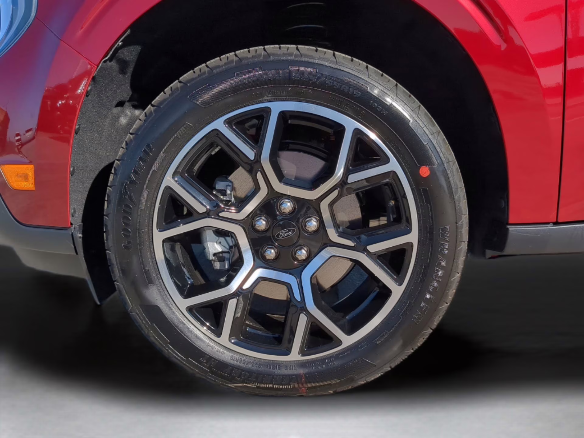 2026 Ruby Red Metallic Tinted Clearcoat Ford Maverick LARIAT Crew Cab Pickup AWD Truck