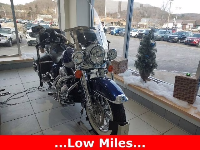 2006 Blue Harley-Davidson Road King Classic Motorcycle