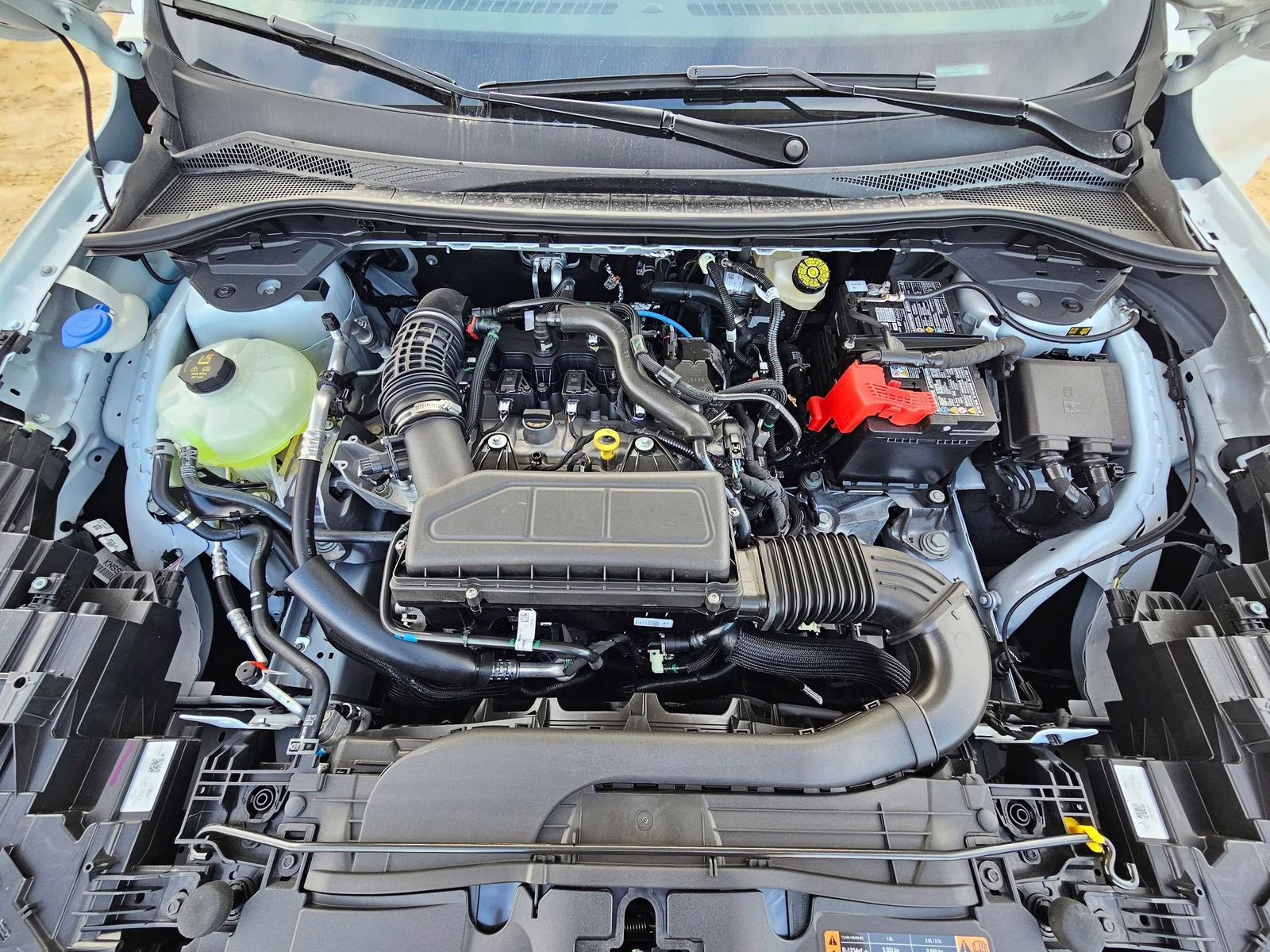 2026 Oxford White Ford Escape Active FWD SUV