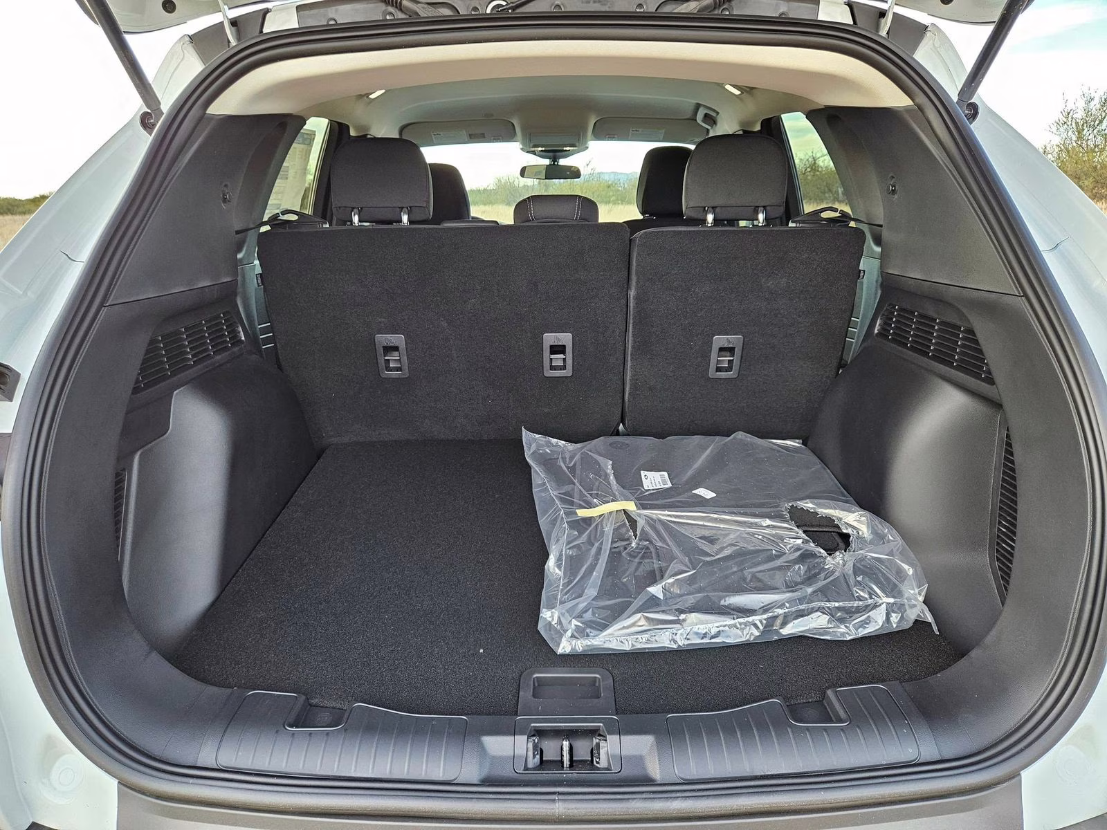 2026 Oxford White Ford Escape Active FWD SUV